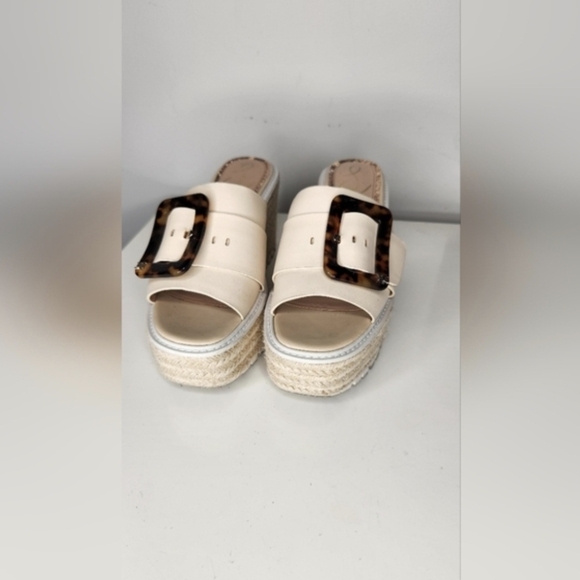 Elegant Cream Platform Sandals - Picture 9 of 9